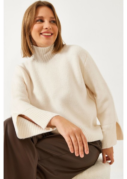 Kadın Kolları Yırtmaçlı Triko Kazak