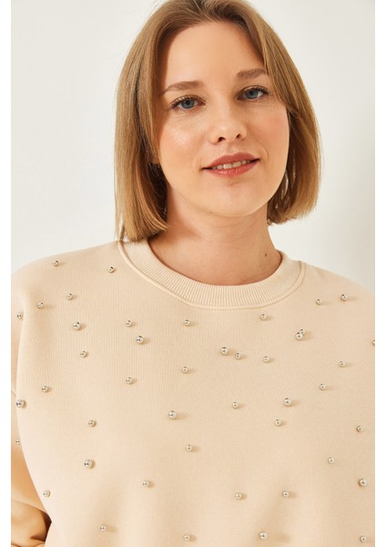 Kadın Bisiklet Yaka Önü Inci Çakmalı Üç Iplik Şardonlu Sweatshırt modelleri