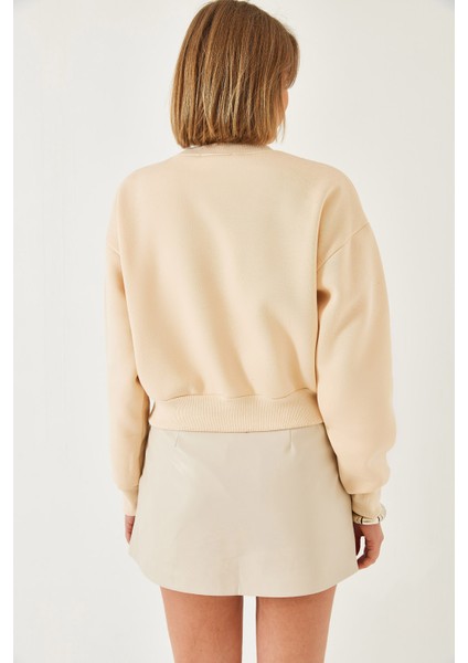 Kadın Bisiklet Yaka Önü Inci Çakmalı Üç Iplik Şardonlu Sweatshırt fırsatları