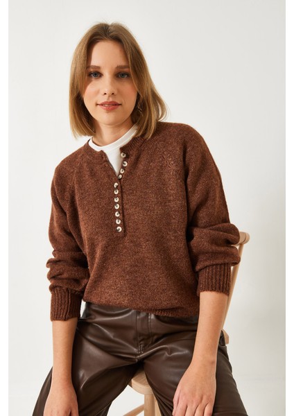 Kadın Yakası Ilikli Balıkçı Yaka Çizgili Triko Kazak