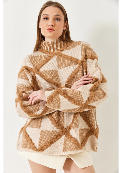 Kadın Yarım Balıkçı Yaka Desenli Oversize Triko Kazak indirimleri