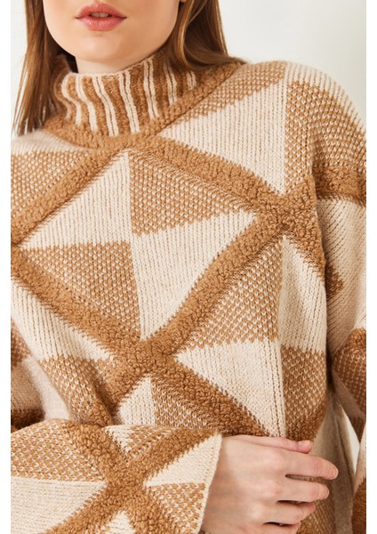 Kadın Yarım Balıkçı Yaka Desenli Oversize Triko Kazak