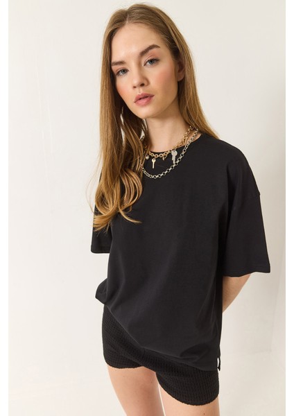 Kadın % Organik Pamuk Relaxed Fit Yırtmaçlı Yuvarlak Yakalı T-Shirt fırsatları