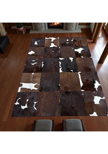 Koyu Kahverengi ve Beyaz Dana Derisi Patchwork Halı – Doğal ve El Yapımı Şık Halı
