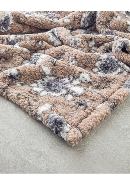 Kahverengi Gardenia Glow Baskılı Sherpa Battaniye, Sıcak ve Yumuşak Kullanım Sağlar. fırsatları