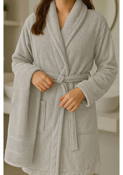 Nevin Modeli Bornoz Takımı – %100 Pamuk Bornoz ve 50X90 Yüz Havlusu