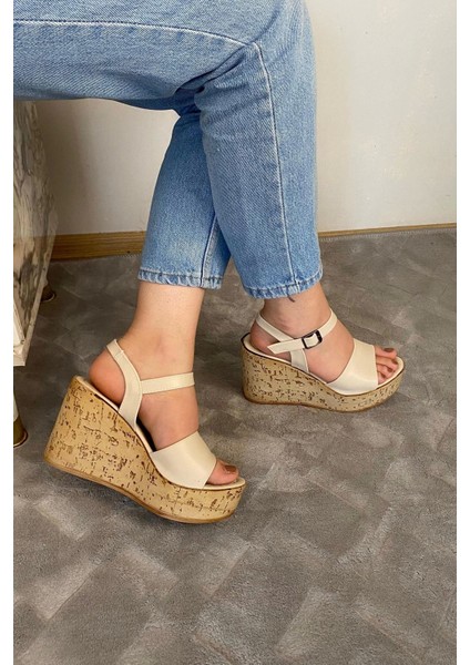 Kadın Bery Krem Cilt Tek Bant Yüksek Dolgu Mantar Taban Ayakkabı & Sandalet K-910 fiyatları