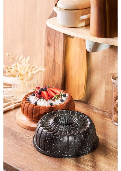 Siyah Mısra Kek Kalıbı, Pratik ve Şık Pişirme Deneyimi