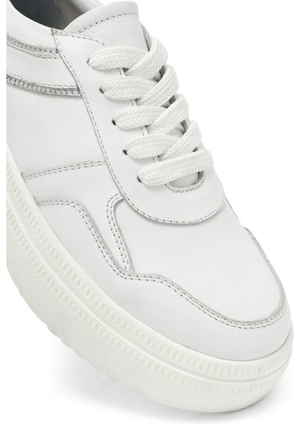 Kadın Beyaz Bağcıklı Kalın Tabanlı Deri Sneaker 25AFD510818