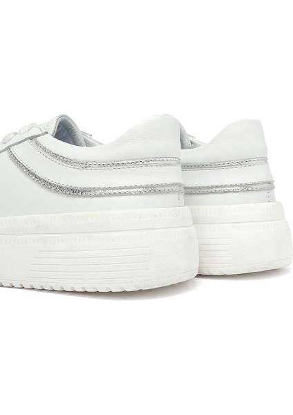 Kadın Beyaz Bağcıklı Kalın Tabanlı Deri Sneaker 25AFD510818