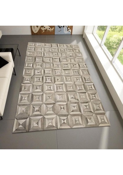 El Yapımı Desenli Gri Patchwork Halı – Doğal Dana Derisi Giriş Halısı