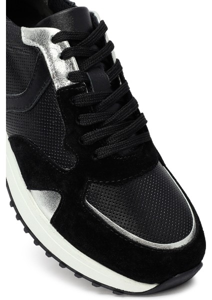 Kadın Siyah Bağcıklı Kalın Tabanlı Deri Sneaker 25AFD370714