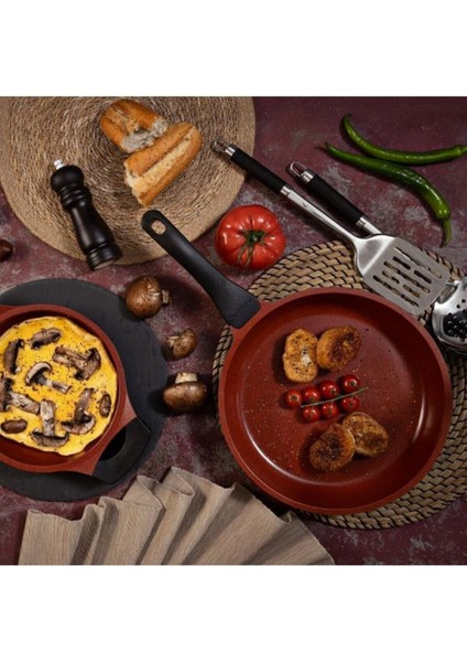 Kırmızı Granit Döküm Sahan ve Tava Seti, Dayanıklı ve Şık Mutfak Gereçleri