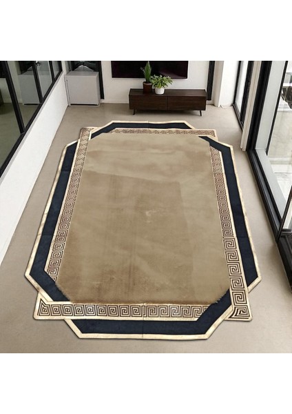 Altın ve Siyah Bordürlü Açık Kahverengi Peluş Halı – El Yapımı Şık ve Yumuşak Salon Halısı