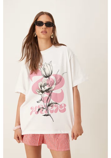 Trend Kadın Tişört - %100 Pamuk Paris Çiçek Baskılı Oversize Beyaz modelleri
