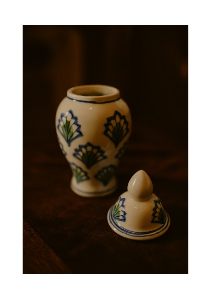 Vintage El Boyama Yaprak Desenli Kapaklı Küçük Şah Küp Vazo 1970’LER modelleri