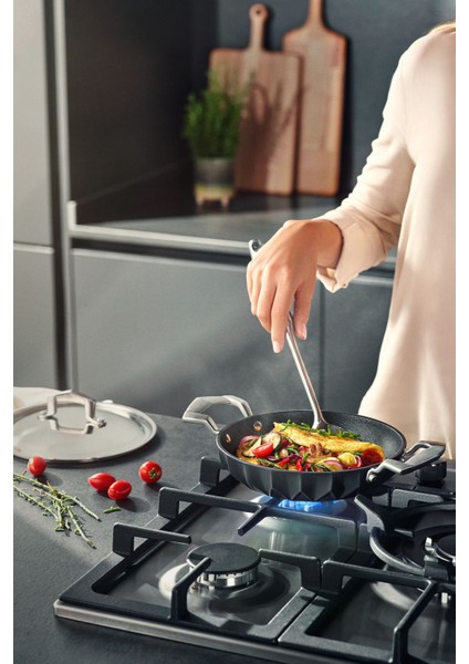 20 cm Siyah Sahan, Dayanıklı ve Şık Mutfak Gereçleri