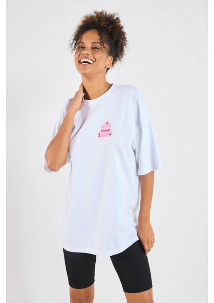 Trend Kadın Tişört - %100 Pamuk Kek Sweet Baskılı Oversize Beyaz