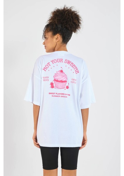 Trend Kadın Tişört - %100 Pamuk Kek Sweet Baskılı Oversize Beyaz modelleri