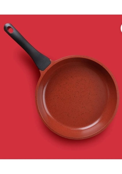 Beyaz 26 cm Tava, Dayanıklı ve Şık Mutfak Gereci