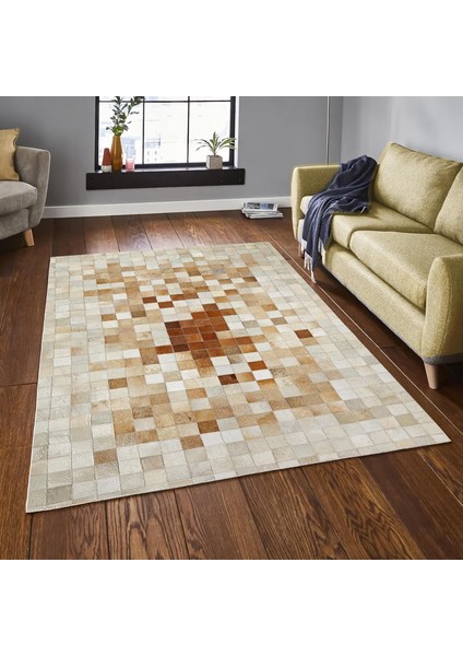 Doğal Tonlarda Patchwork Dana Derisi Halı – El Yapımı Hakiki Deri Kahverengi Bej Salon Halısı