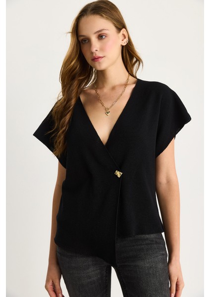 Kadın Gold Düğme Detaylı Kruvaze V Yaka Triko Bluz fırsatları