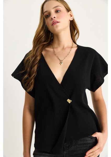 Kadın Gold Düğme Detaylı Kruvaze V Yaka Triko Bluz indirimleri
