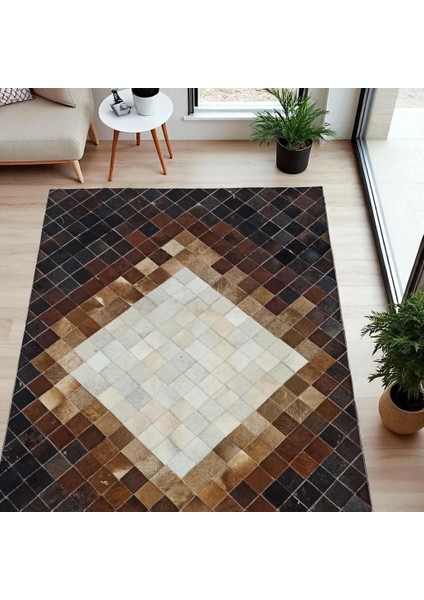 El Yapımı Koyu Kahve Patchwork Halı – Beyaz Kare Desenli Dana Derisi Şık Ortam Halısı modelleri