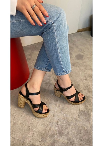 Kadın Leina Siyah Cilt Çapraz Bant 10 cm Platfom Topuklu Mantar Taban Ayakkabı & Sandalet K-800 modelleri