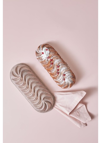 Pembe Bukle Baton Kek Kalıbı, Şık ve Kullanışlı Mutfak Gereci