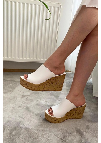 Kadın Holi Beyaz 10 cm Tolgulu Mantar Taban Terlik K-920