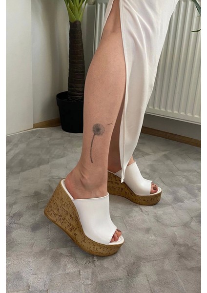 Kadın Holi Beyaz 10 cm Tolgulu Mantar Taban Terlik K-920 fırsatları