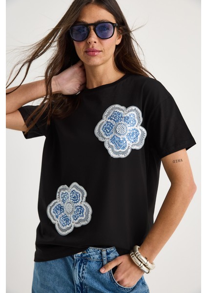 Çiçek Taş Aksesuarlı Kısa Kollu Bisiklet Yaka T-Shirt