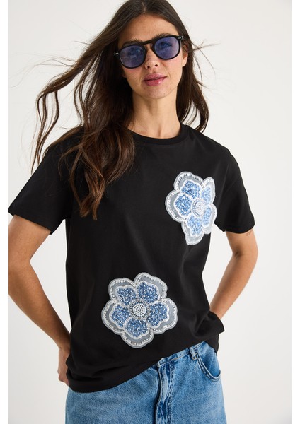 Çiçek Taş Aksesuarlı Kısa Kollu Bisiklet Yaka T-Shirt modelleri