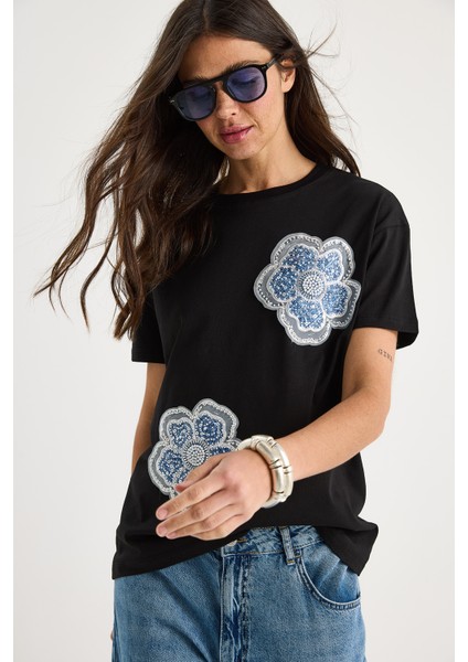 Çiçek Taş Aksesuarlı Kısa Kollu Bisiklet Yaka T-Shirt fırsatları