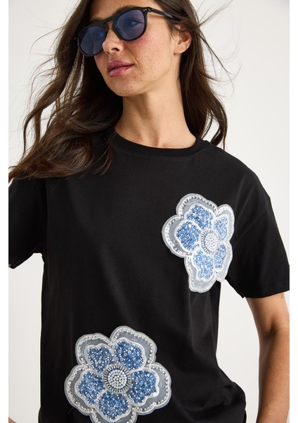 Çiçek Taş Aksesuarlı Kısa Kollu Bisiklet Yaka T-Shirt indirimleri