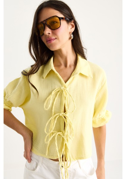Kadın Bağlama Detaylı Kolları Büzgülü Müslin Crop Gömlek fiyatları