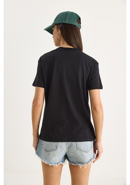 Kadın Love Aksesuarlı Normal Kalıp Pamuklu T-Shirt