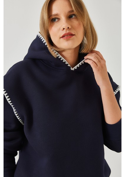 Kadın Kapişonlu Dantel Detaylı Sweatshirt fiyatları