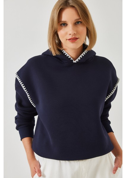 Kadın Kapişonlu Dantel Detaylı Sweatshirt fırsatları