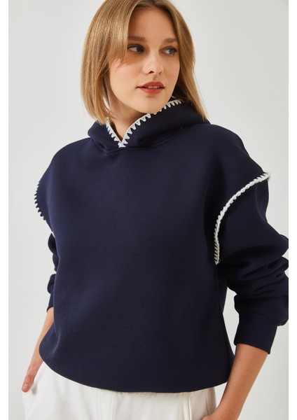 Kadın Kapişonlu Dantel Detaylı Sweatshirt indirimleri