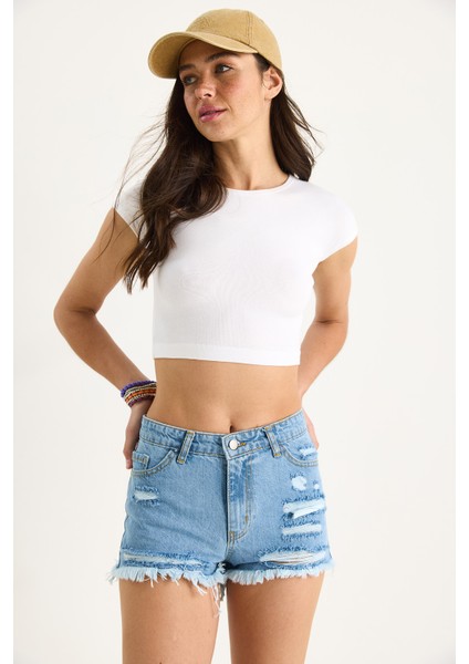 Kadın Cep Detaylı Püsküllü Yırtık Denim Şort fırsatları