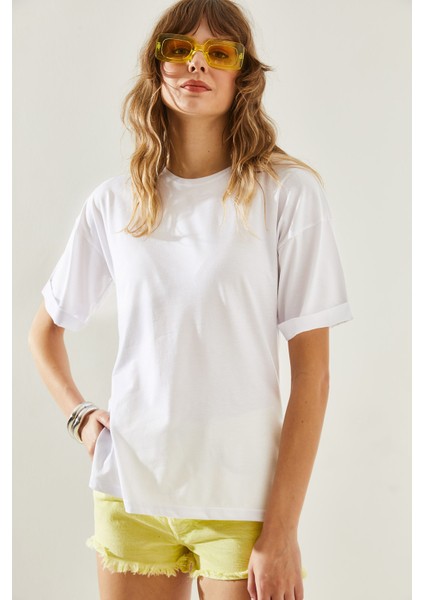 Kadın Yandan Yırtmaçlı Kol Katlama Detaylı Bisiklet Yaka Kısa Kollu Basic T-Shirt modelleri