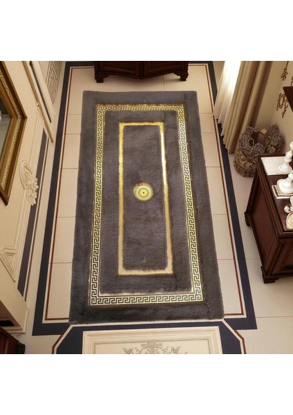 Altın Bordürlü Koyu Gri Peluş Halı – El Yapımı Modern ve Şık Salon Halısı