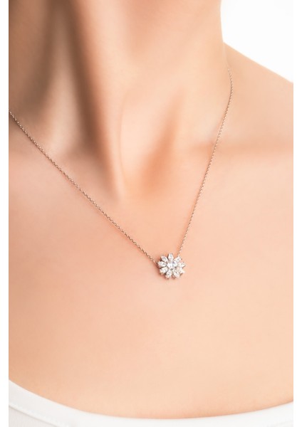 Beyaz Altın Sertifikalı Premium Created Taşlı 42 cm Çiçek Kolye fiyatları