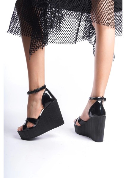 Kadın Verla Çapraz Bant Siyah Rugan Yüksek Topuklu Dolgu Taban Ayakkabı modelleri