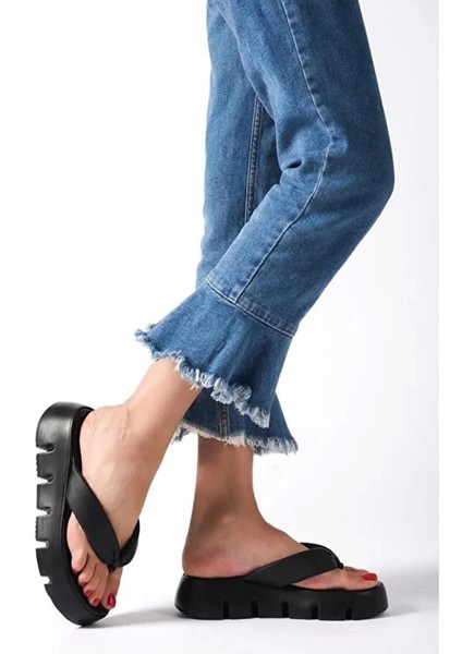 Kadın Tokyo Siyah Kalın Tabanlı Parmak Arası Terlik fiyatları