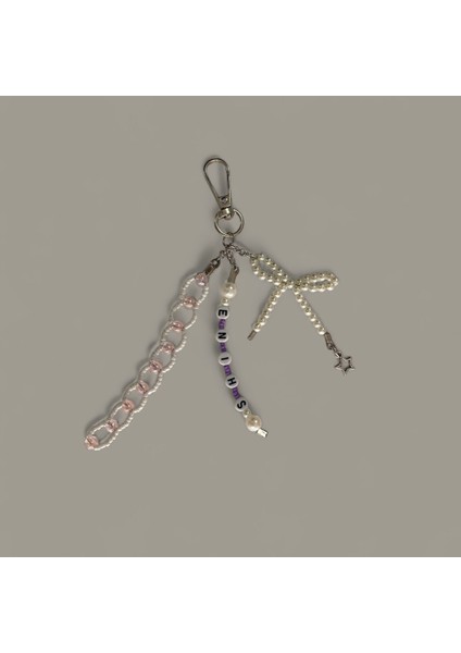 El Yapımı Incili ve Boncuklu Çanta Charm’ı – Kişiye Özel Harfli Aksesuar fiyatları