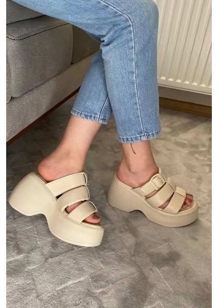 Kadın Bonti Bej Üç Biyeli Toka Detaylı Kalın Taban Ortopedik Sandalet K-3030 fiyatları