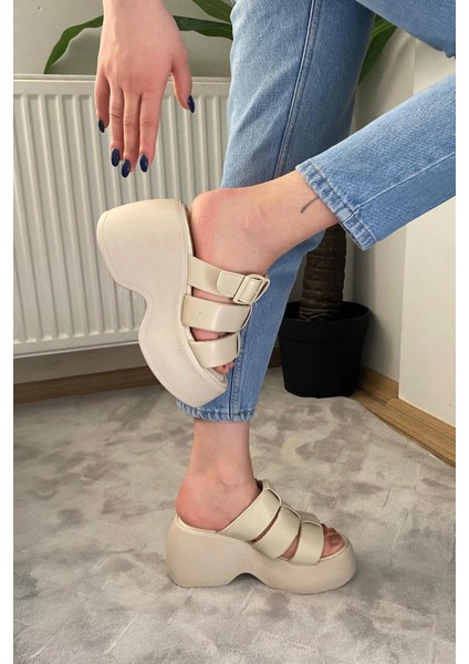 Kadın Bonti Bej Üç Biyeli Toka Detaylı Kalın Taban Ortopedik Sandalet K-3030 modelleri